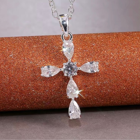 Cross Pendent. - Picture 1 of 7